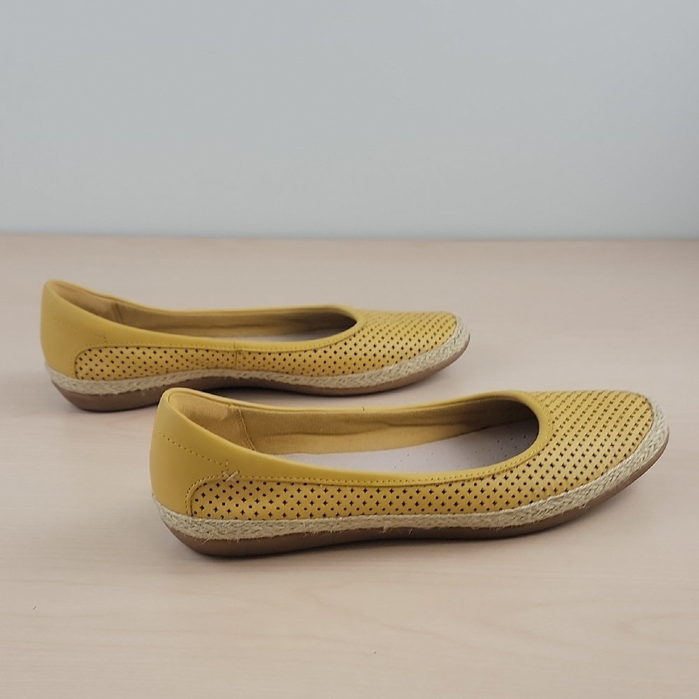 Clarks Mustard Perforated Flats - Picture 6 of 12